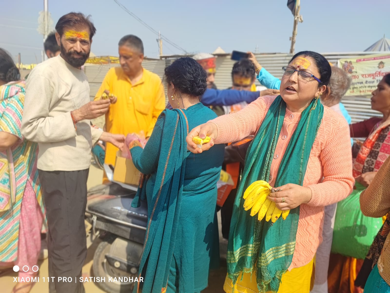 Mahakumbh 2025: Kashmiri Pandits distributed sweets and fruits among the devotees