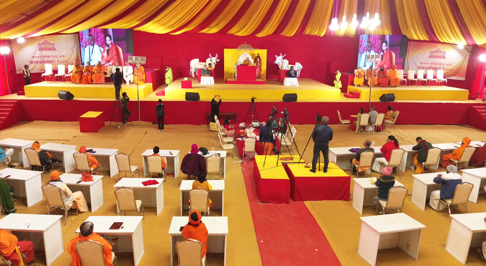 Mahakumbh 2025 : Sanatani Hindus should adopt traditional Ayurveda medical system: Shankaracharya Ji Maharaj