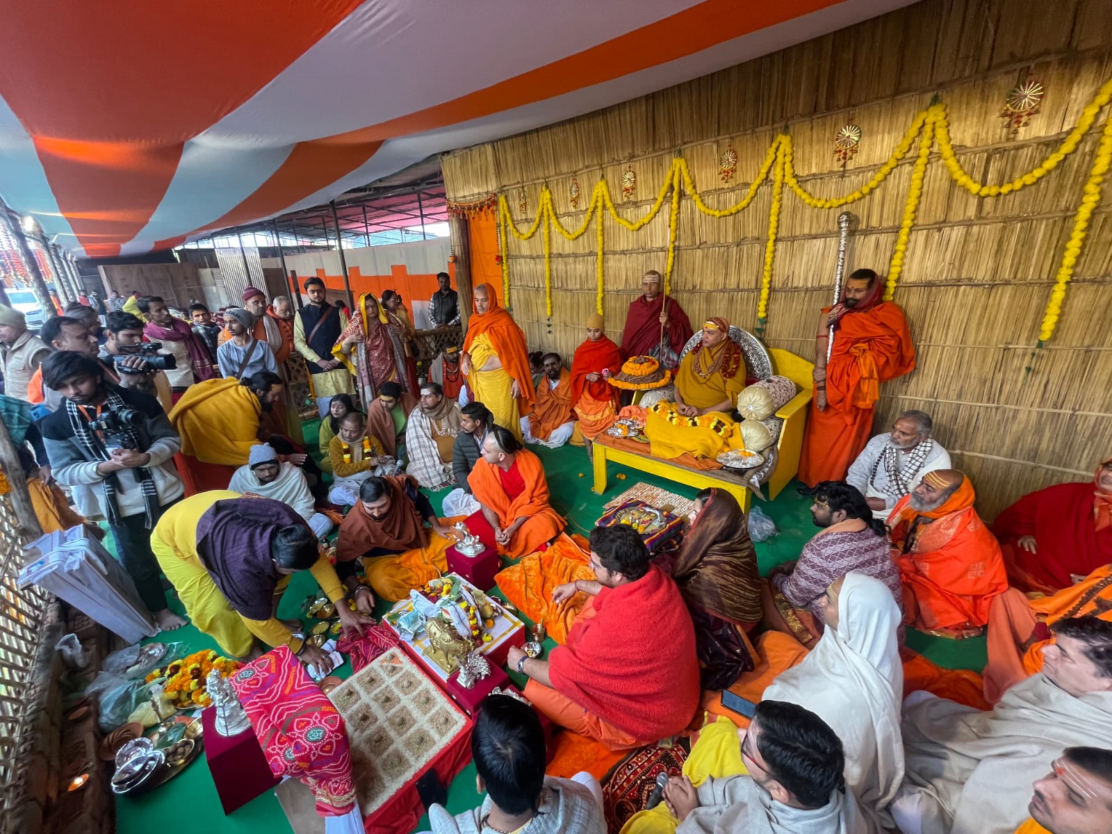 Mahakumbh 2025: Jagadguru Shankaracharya Swami Avimukteshwarananda Saraswati Ji Maharaj inaugurates Go Pratishtha Mahayagya